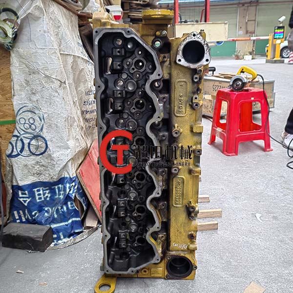 3890955 389-0955 CYLINDER HEAD For C6.4 Engine high quality